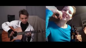 «В траве сидел кузнечик» АкСтар развлекается