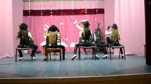 танец со стульями