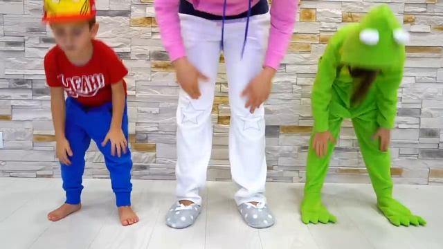 Head Shoulders Knees And Toes - Nursery Rhymes & Kids Songs