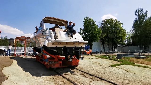 Спуск на воду катера Бороздор смотреть онлайн