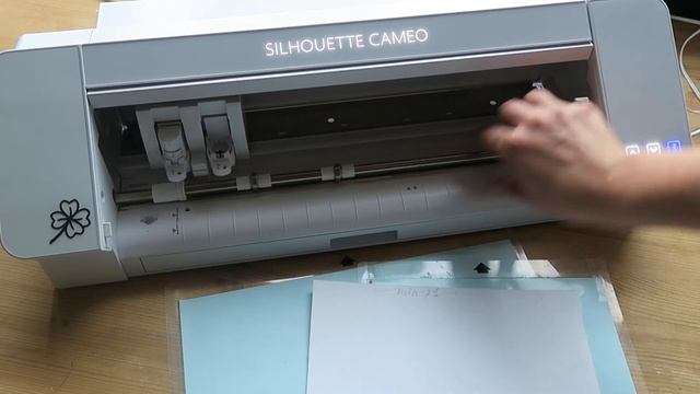 Резка кардстока на Silhouette Cameo4 без коврика смотреть онлайн