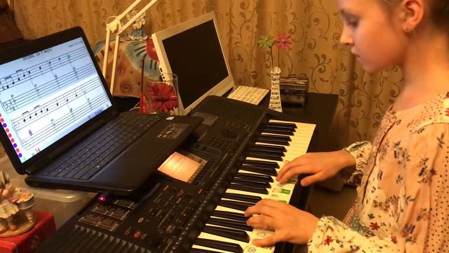 Рита. Игра по нотам с сольфеджированием пес. "Жучка" в Фа мажоре. смотреть онлайн