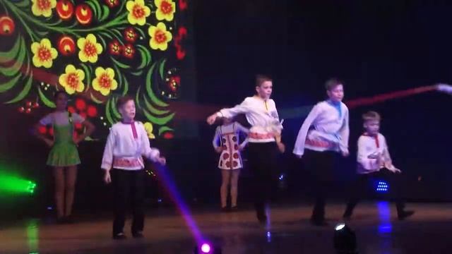 Яркому, самобытному, творческому коллективу цирковой студии "Антре" - 6 лет! смотреть онлайн
