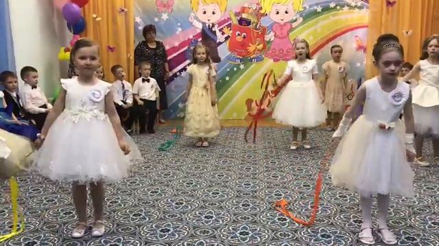 танец с лентами -выпускники 2018 д/с №2 Долгопрудный смотреть онлайн