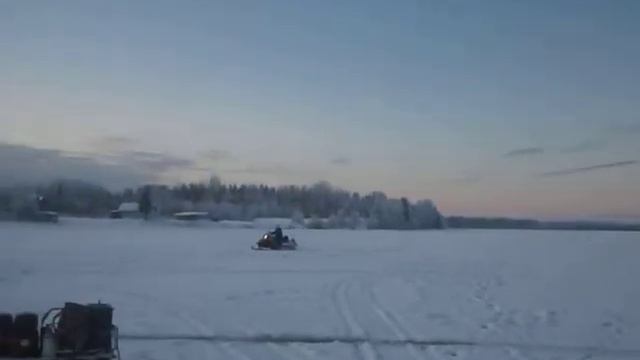 Серега на Снежике 1.MOV смотреть онлайн