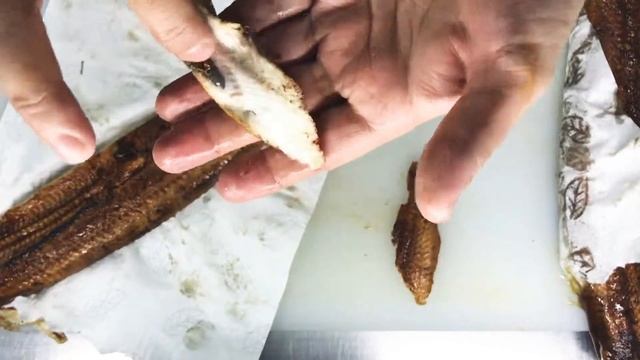 Делаем нарезку на суши из копченого угря / unagi kobayaki смотреть онлайн