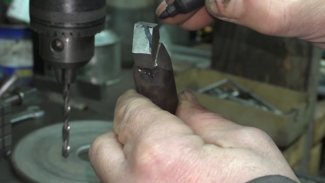 Как высверлить заломанный метчик смотреть онлайн