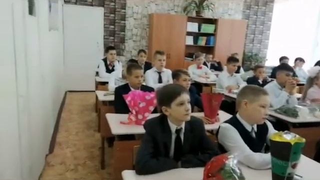 1 сентября. Классный час. И снова в школу. И вот мы уже в 6 классе. смотреть онлайн