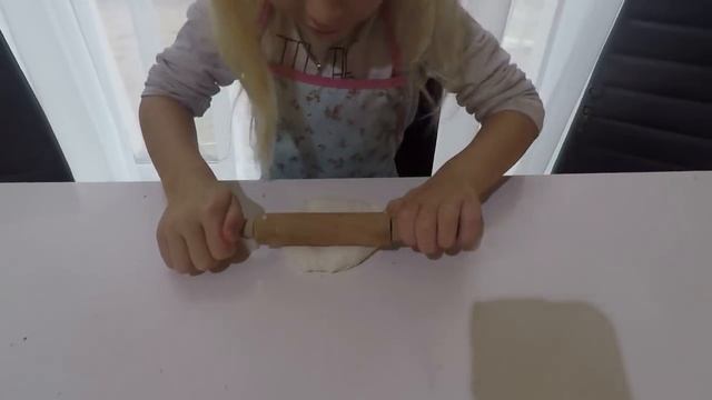 Месим тесто. Делаем блинчики. топ игрушки best мультики на русском влог видео игрушки новый смотреть онлайн