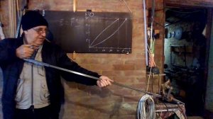 Приспособы для натяжения тетивы лука.