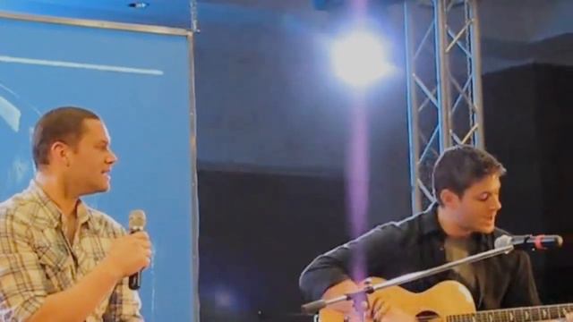 Jensen Ackles Singing "The Weight " @ JIB смотреть онлайн