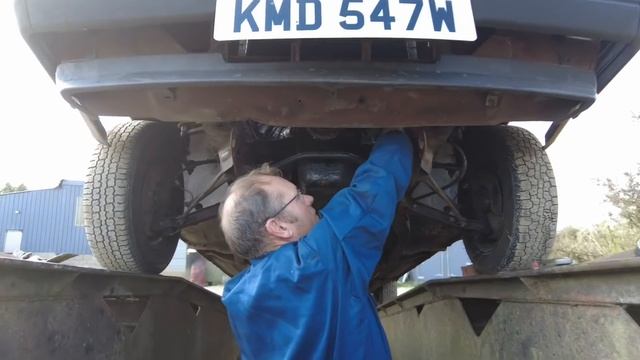 Ivan the Morris Ital gets a new fuel pump courtesy of my big bro! смотреть онлайн