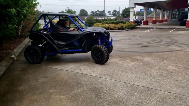 NEW Honda Talon 1000R FOX Live Valve Donuts / Burnout! смотреть онлайн