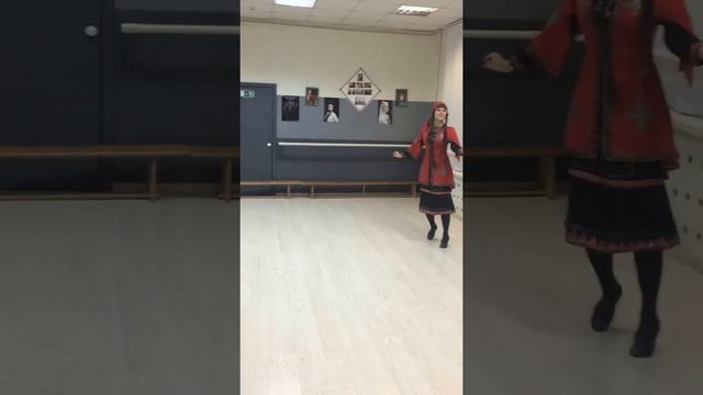 Cekva mtiuluri,(ცეკვა მთიულური) в русско-грузинской школе (Евгения Лега) смотреть онлайн