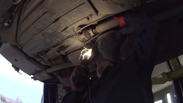 Audi A6 C4 Avant Quattro на подъёмнике смотреть онлайн