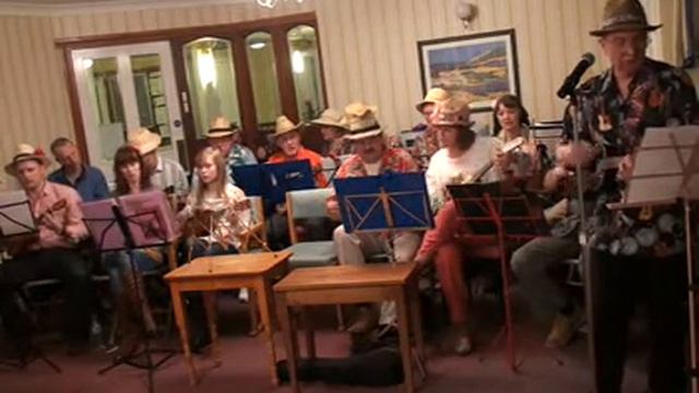 Spa Strummers Ukulele Group- Eight Days a Week смотреть онлайн