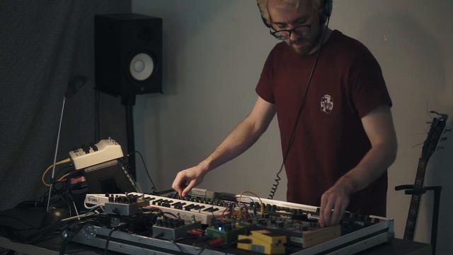 Sawsick - Empty Chair (Live techno / TR8 - Digitakt - Erebus - Reface CS) смотреть онлайн