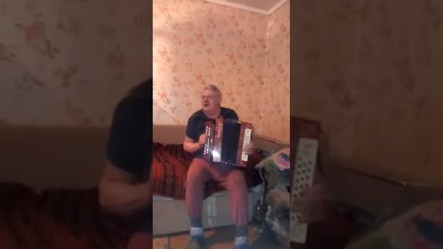 Дедушка Арнольд поёт песню к 8 марта смотреть онлайн