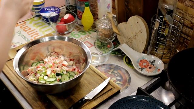 Салат с редисом и крабовыми палочками | Хочу на море! смотреть онлайн