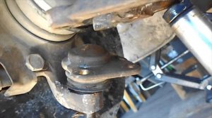 Замена шаровых опор на Шевроле Ниве.