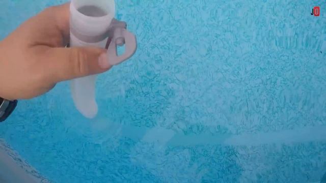 Odkurzanie dna basenu - Vacuuming the pool - Bestway 58234 смотреть онлайн