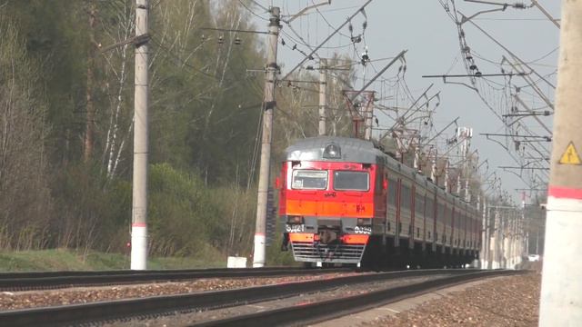 "Маленький логотип РЖД" Электропоезд ЭД2Т-0039 сообщением Александров - Москва смотреть онлайн