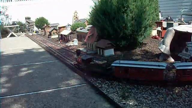 Mogul # 18 Steam Engine with 4 Passenger Cars смотреть онлайн