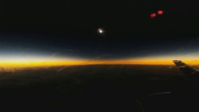 Затмение с видом из самолета/Eclipse with a view from the airplane смотреть онлайн