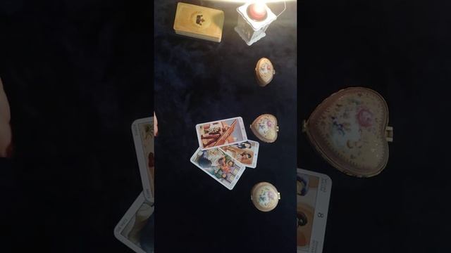 ?Таро?Стоит ли ему писать или звонить первой ? смотреть онлайн