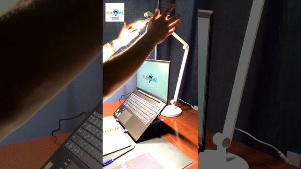 The Yeelight LED Light-sensitive desk lamp V1 Pro