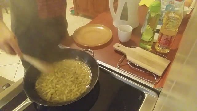Дженовичи. Жарю Жолтyю фасоль. Чернагория смотреть онлайн