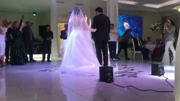 Спаркуляры или холодные фонтаны на свадебный торт Вюсал и Заира www,dym.moscow