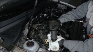 Замена масла и масляного фильтра в двигателе автомобиля Volkswagen Tiguan 2 2,0 TSI