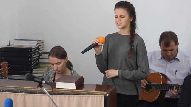 Осенью я снова жду весну пение (соло) смотреть онлайн