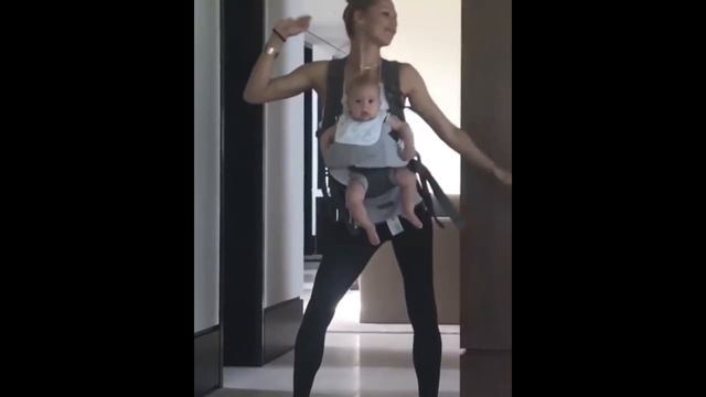 АННА КУРНИКОВА ТАНЦУЕТ СО СВОИМ ГРУДНЫМ РЕБЕНКОМ!!! смотреть онлайн