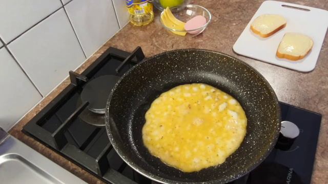 Быстрый перекус. Что можно приготовить на скорую руку. Жареная булка с яйцом и начинкой за 5 минут смотреть онлайн