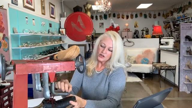 Live now: shoe stretching Q and A смотреть онлайн