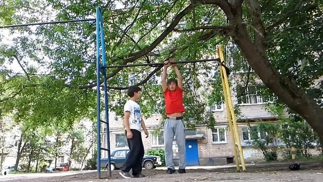 Как сделать крабика на турнике смотреть онлайн