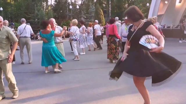 МОЯ КОНФЕТОЧКА! ТАНЦЫ ХАРЬКОВ УКРАИНА СЧАСТЛИВЫЕ ДНИ смотреть онлайн