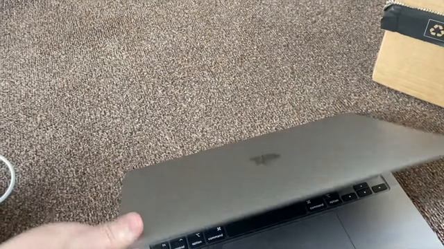 MACBOOK PRO 13" 2020 UNBOXING!! смотреть онлайн