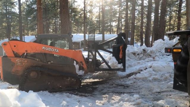 Track Machine VS boom truck in the snow (OFF-ROAD RECOVERY) смотреть онлайн