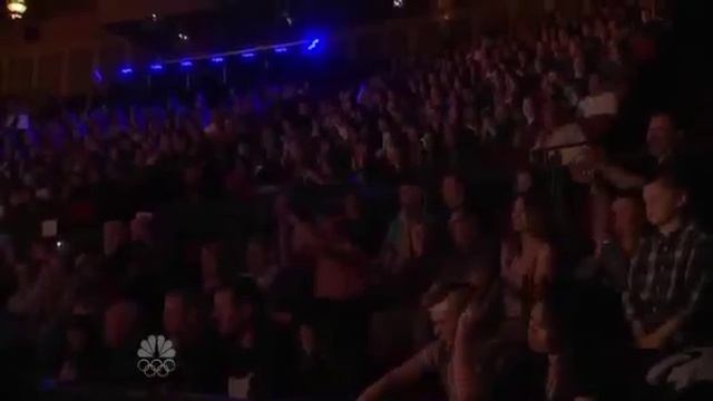 Виллиам Клоуз - гениальная игра на собственном самом большом музыкальном инструменте смотреть онлайн