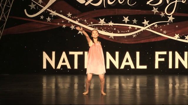 Tina zhang 张悦 Modern Dance Solo 《Sinner》 смотреть онлайн