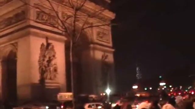 Paris New Year 2009 Arc de triomphe Place Charles de Gaulle Place de l'Etoile No Fireworks смотреть онлайн