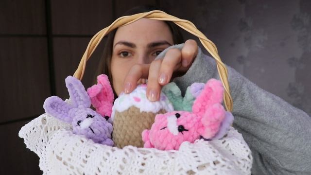 Пасхальная корзина плюшевых игрушек. Вязание из остатков пряжи. смотреть онлайн
