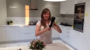 Как открыть бутылку вина пальцем (без штопора).