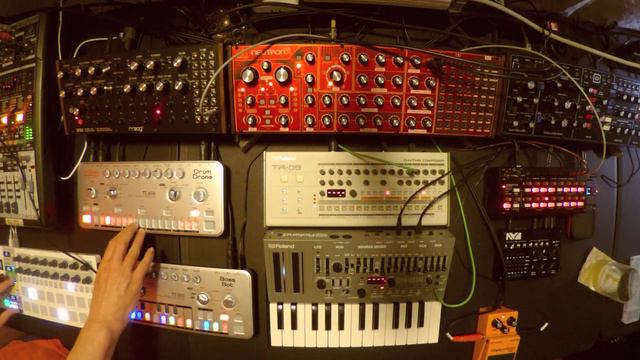 featuring AY3 SH-01A TR-09 - Live Techno Jam - 2019-08-23 смотреть онлайн