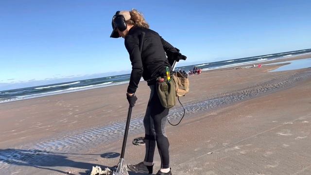 Daytona Beach Metal Detecting Surprise смотреть онлайн