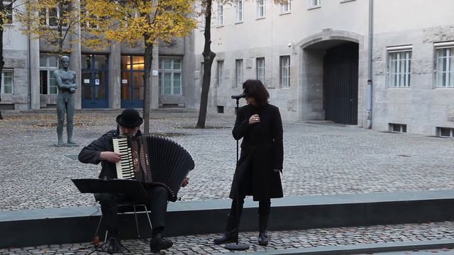 Mona Mur - Die Ballade vom Ertrunkenen Mädchen live @ Bendlerblock feat.Gerhard A. Schiewe (acc) смотреть онлайн