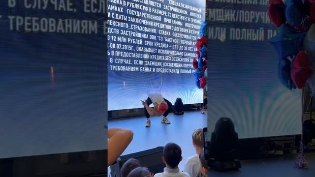Человек без КОСТЕЙ из шоу «Удиви меня»? #shorts смотреть онлайн